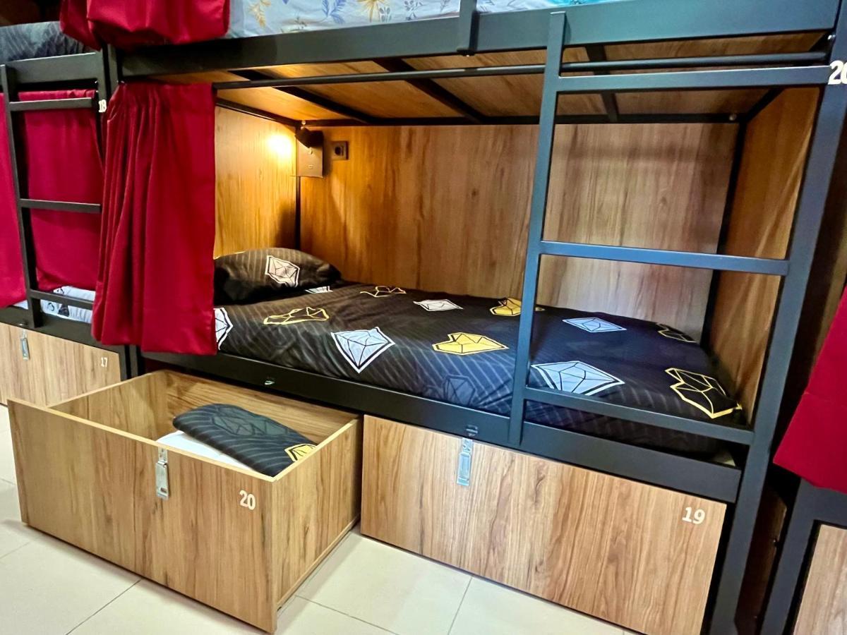Velvet Hostel Madrid Eksteriør billede
