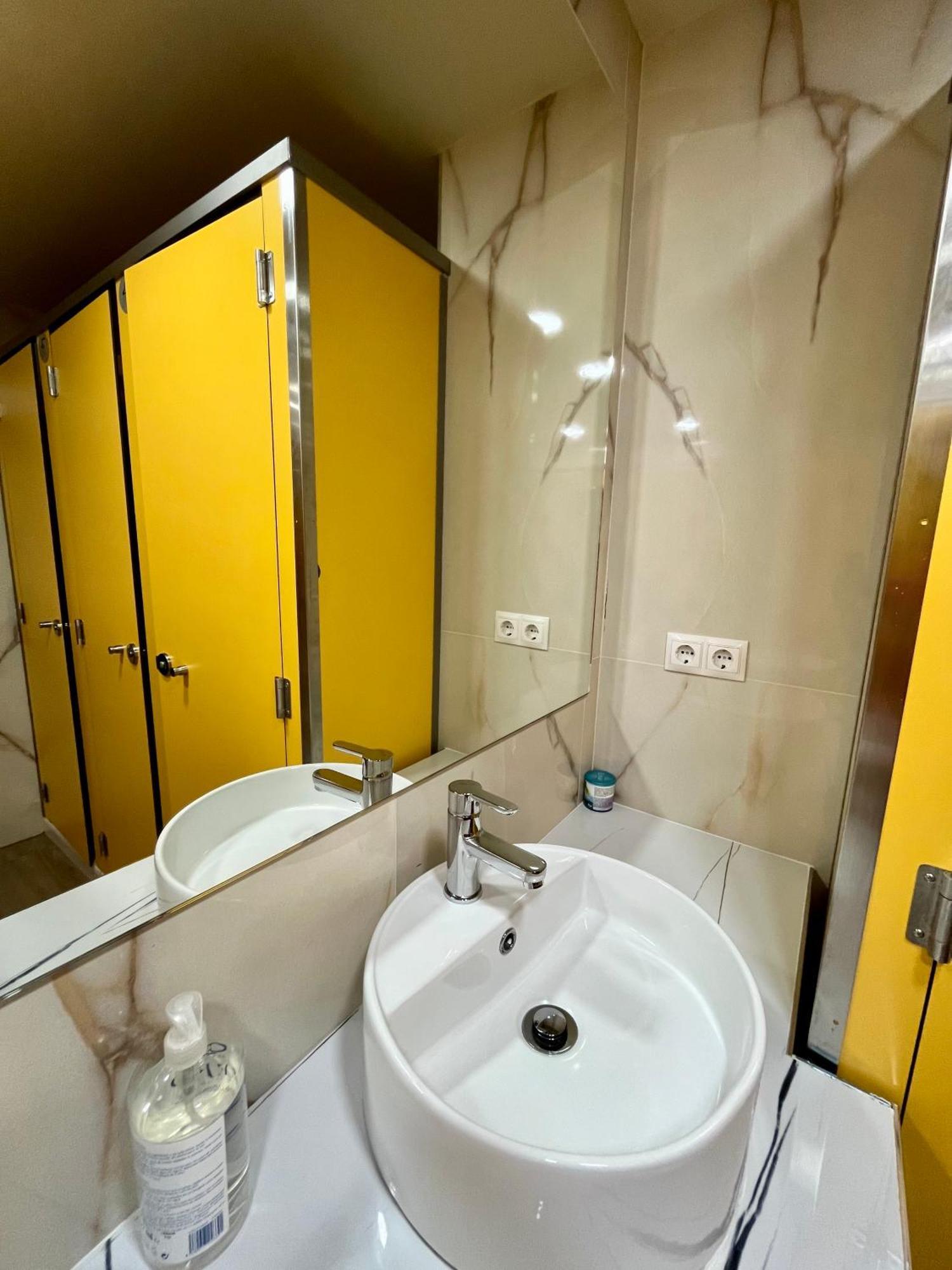 Velvet Hostel Madrid Eksteriør billede