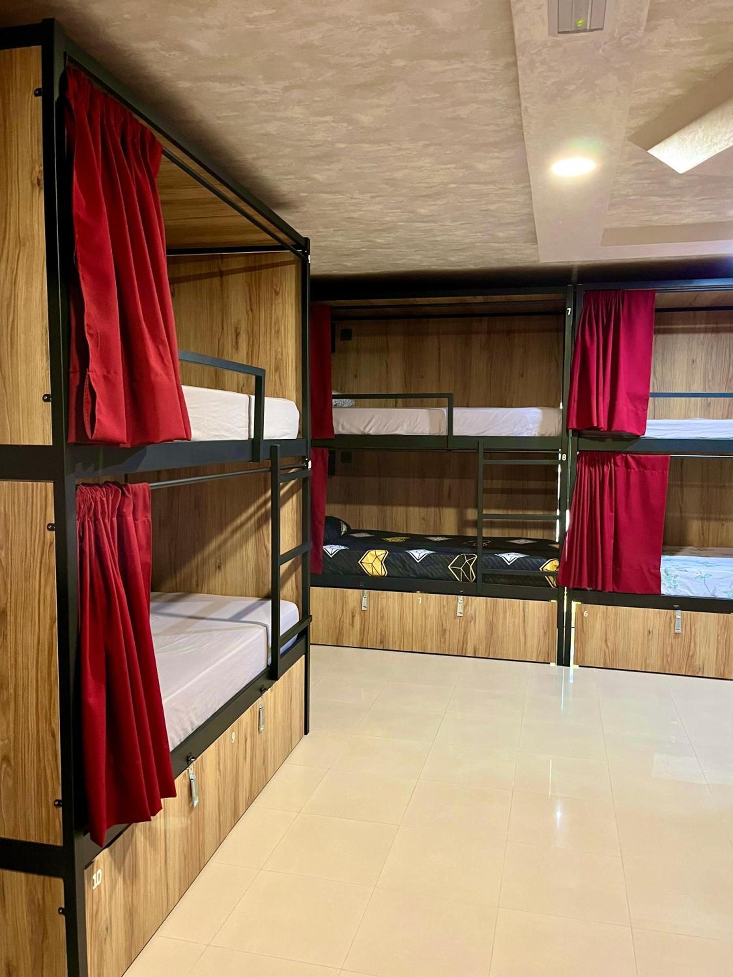 Velvet Hostel Madrid Eksteriør billede
